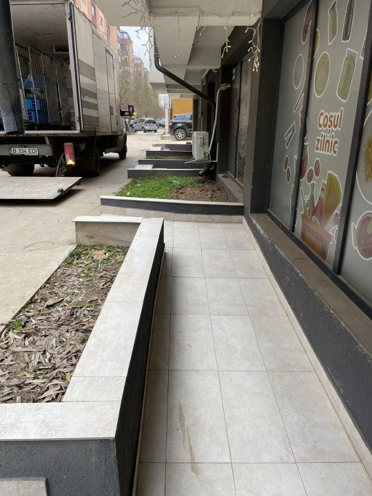 Spatiu comercial 110 mp vitrina 13m Militari Residence-Tineretului doua intrari 