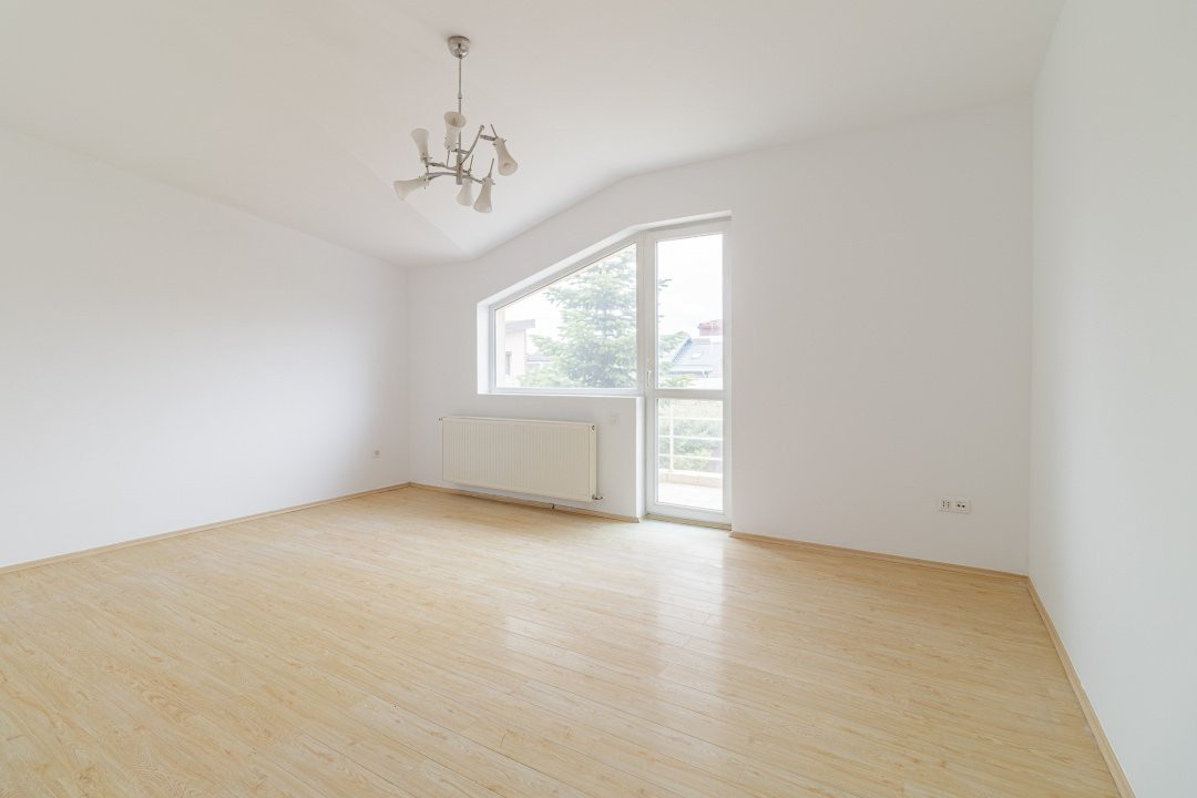 Duplex 4 camere  - drum privat