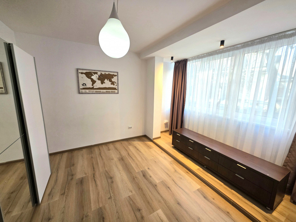 De vanzare 3 camere la Sala Palatului/Cișmigiu, gata de mutat