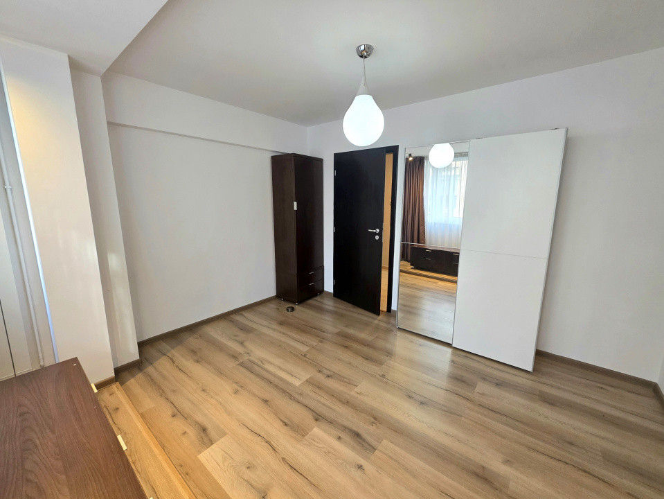 De vanzare 3 camere la Sala Palatului/Cișmigiu, gata de mutat