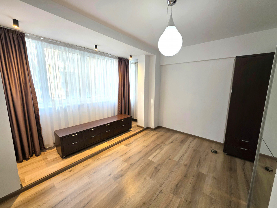 De vanzare 3 camere la Sala Palatului/Cișmigiu, gata de mutat