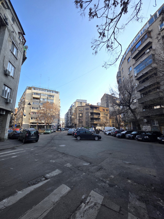 De vanzare 3 camere la Sala Palatului/Cișmigiu, gata de mutat