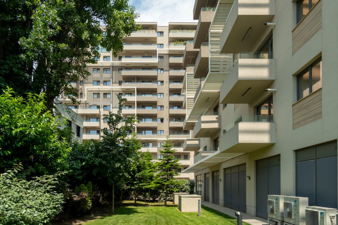 Apartament cu terasa cat o gradina, trei boxe si doua locuri de parcare subteran