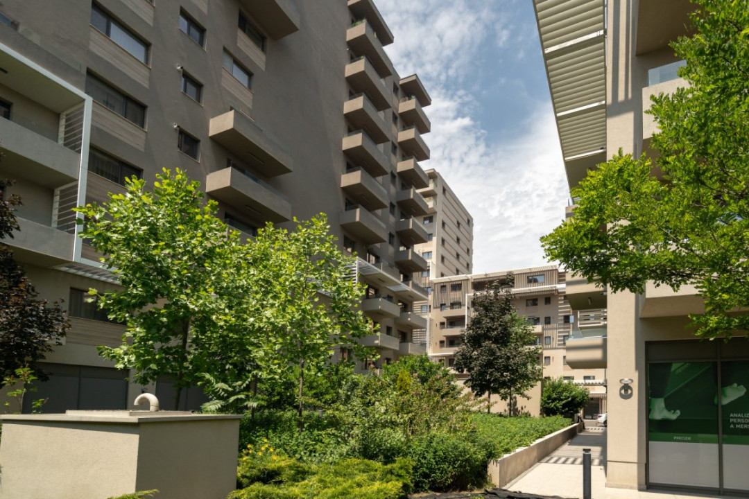 Apartament cu terasa cat o gradina, trei boxe si doua locuri de parcare subteran