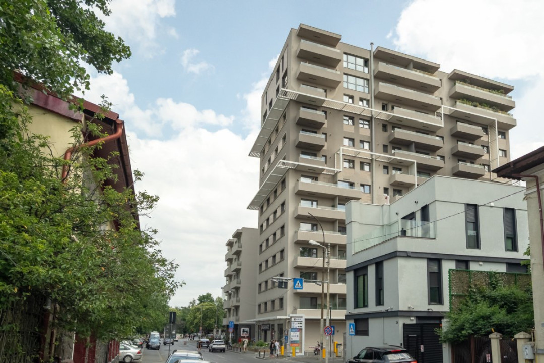 Apartament cu terasa cat o gradina, trei boxe si doua locuri de parcare subteran