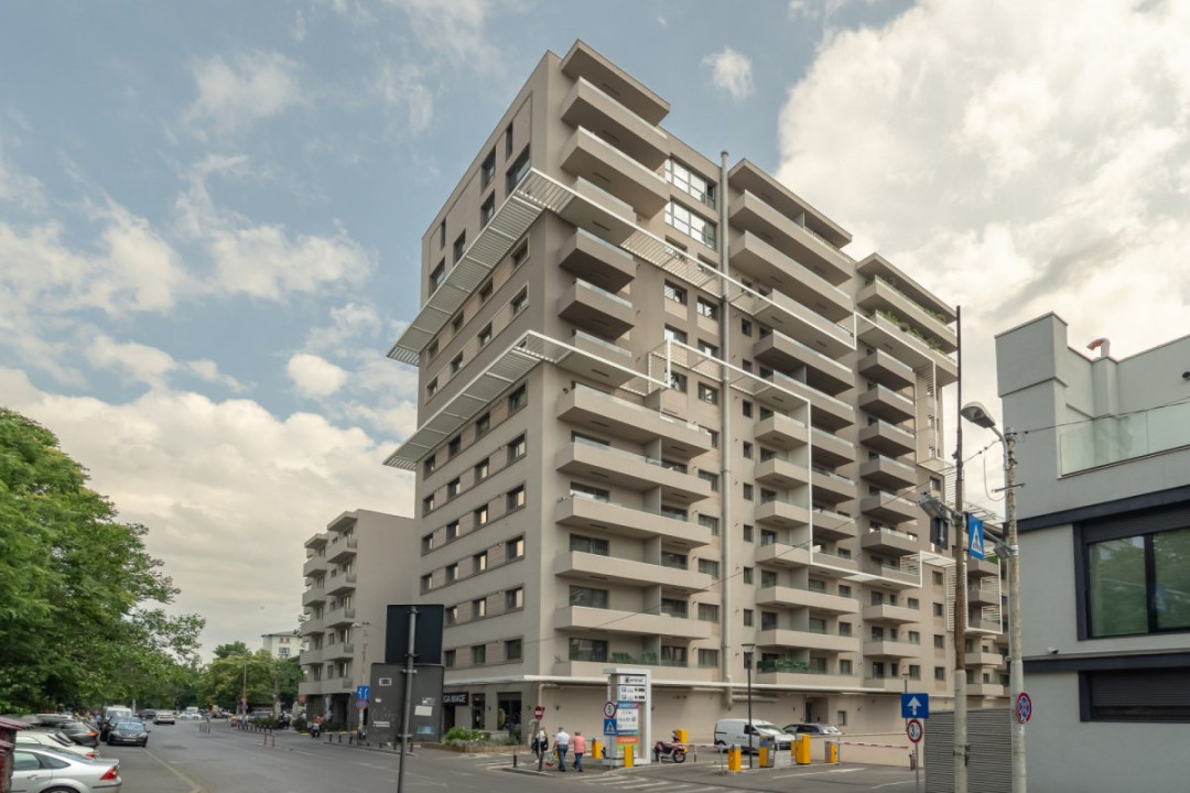 Apartament cu terasa cat o gradina, trei boxe si doua locuri de parcare subteran