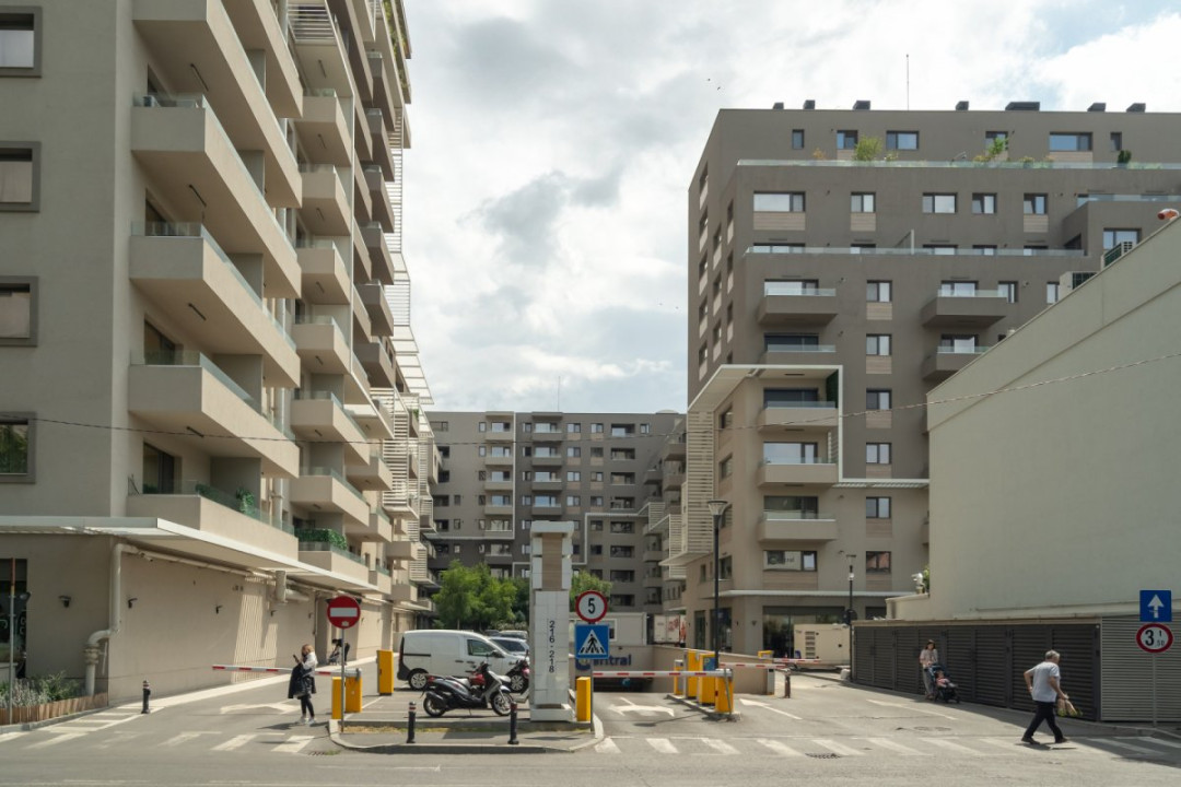 Apartament cu terasa cat o gradina, trei boxe si doua locuri de parcare subteran