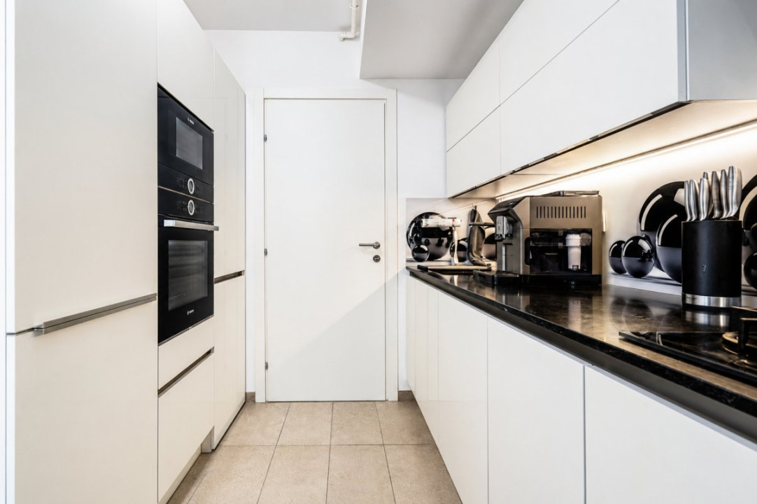 Apartament cu terasa cat o gradina, trei boxe si doua locuri de parcare subteran