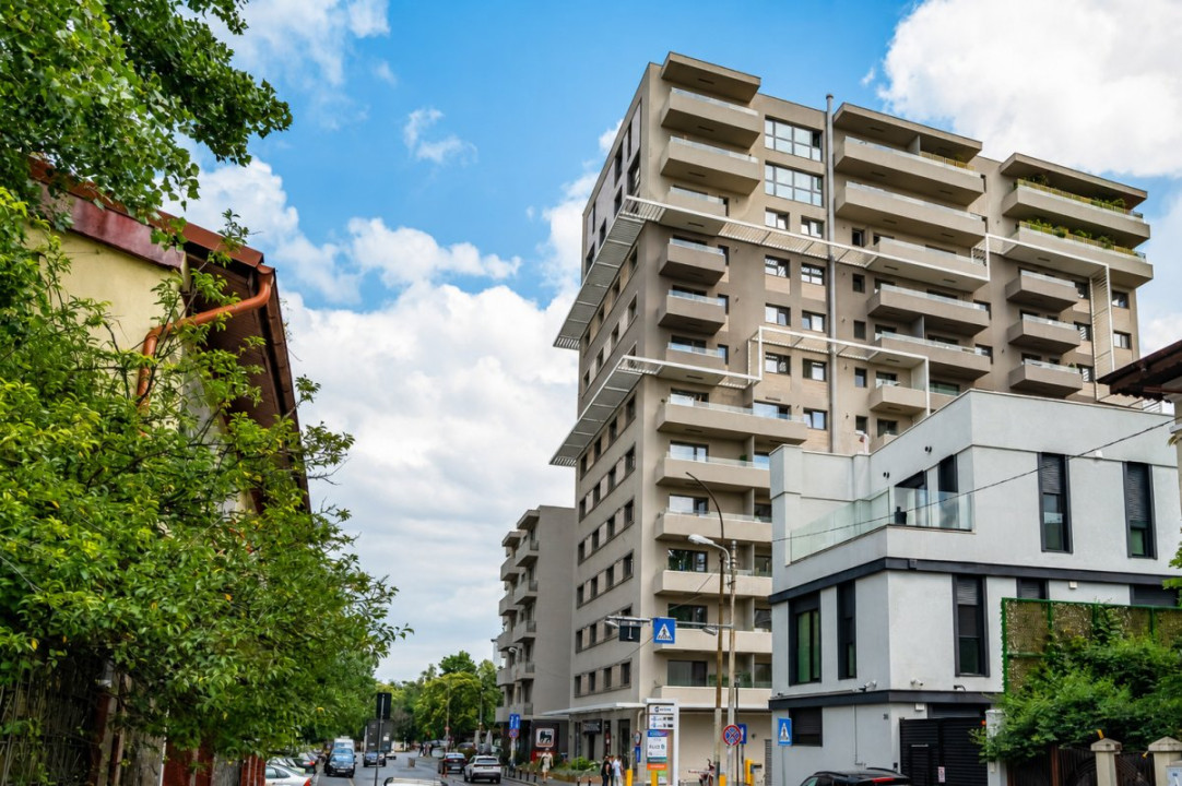 Apartament cu terasa cat o gradina, trei boxe si doua locuri de parcare subteran