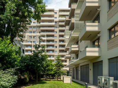 Apartament cu terasa cat o gradina, trei boxe si doua locuri de parcare subteran