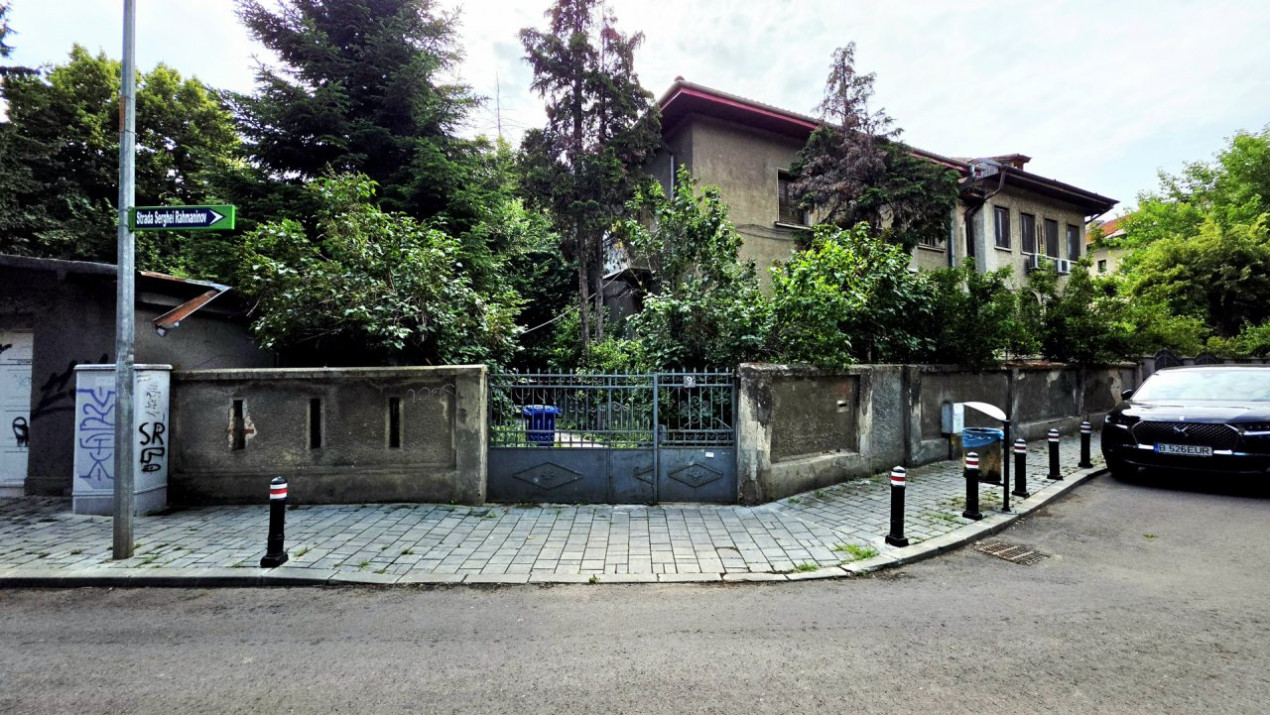 Unele proprietati se cumpara cu ochii. In Rahmaninov 9 cumperi cu imaginatia