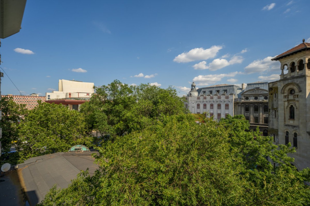 Apartament cu vedere spectaculoasă, 3 camere, 2 băi, bloc 1979, Universitate! 