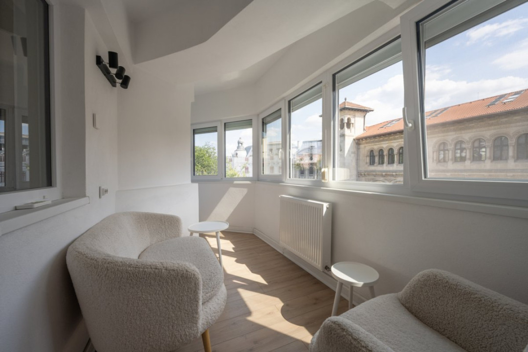 Apartament cu vedere spectaculoasă, 3 camere, 2 băi, bloc 1979, Universitate! 