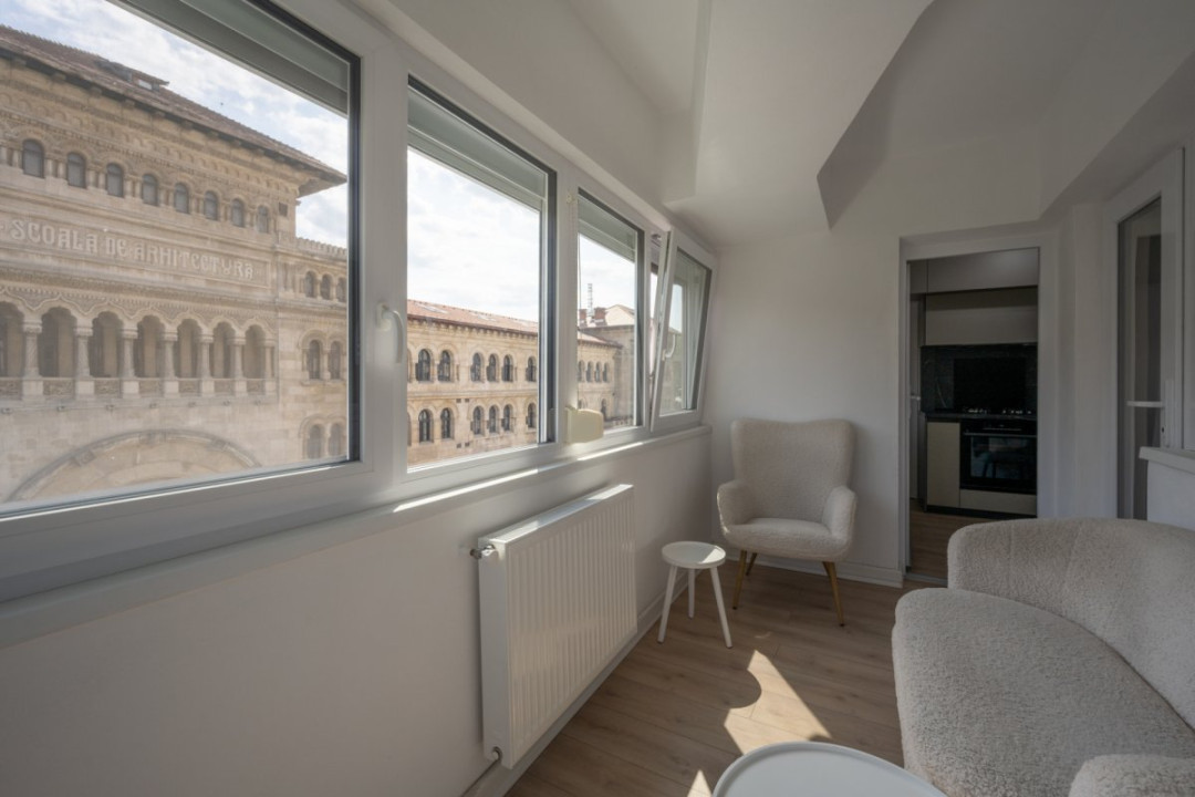 Apartament cu vedere spectaculoasă, 3 camere, 2 băi, bloc 1979, Universitate! 