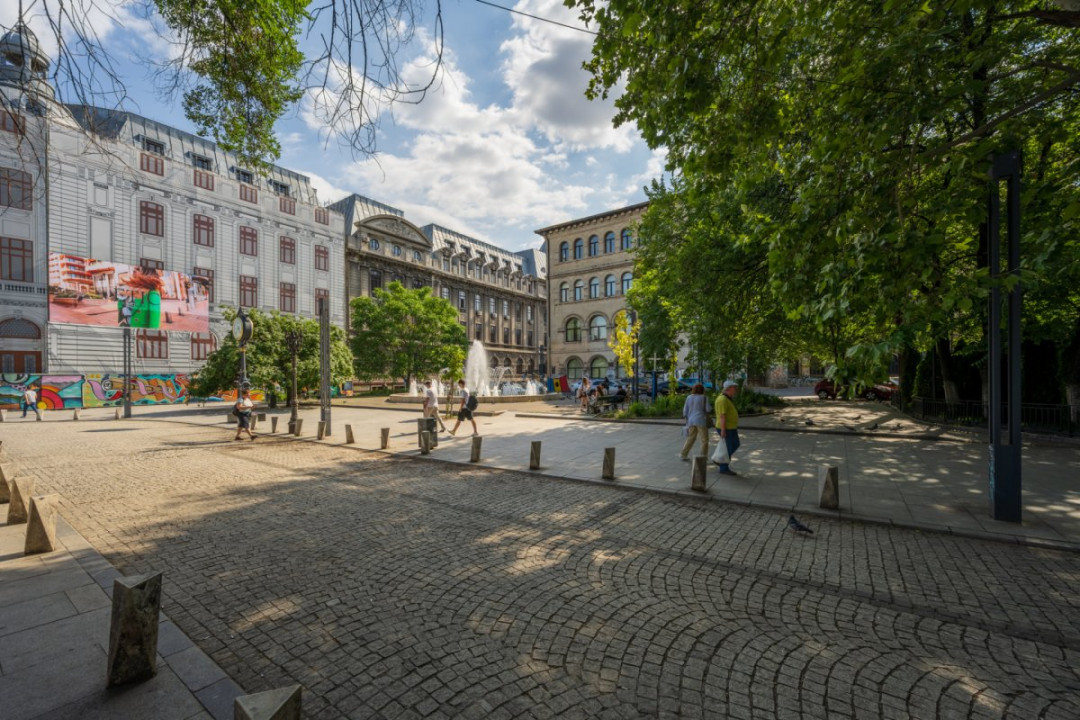 Apartament cu vedere spectaculoasă, 3 camere, 2 băi, bloc 1979, Universitate! 