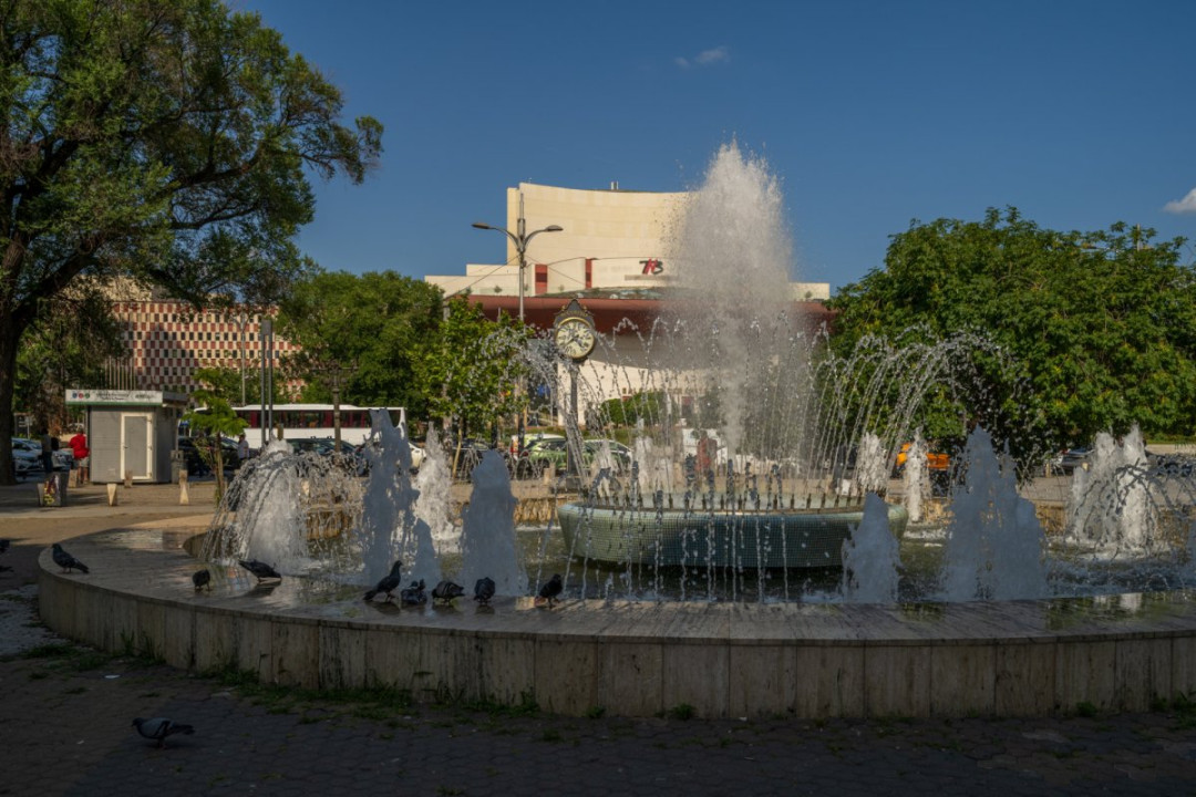 Apartament cu vedere spectaculoasă, 3 camere, 2 băi, bloc 1979, Universitate! 