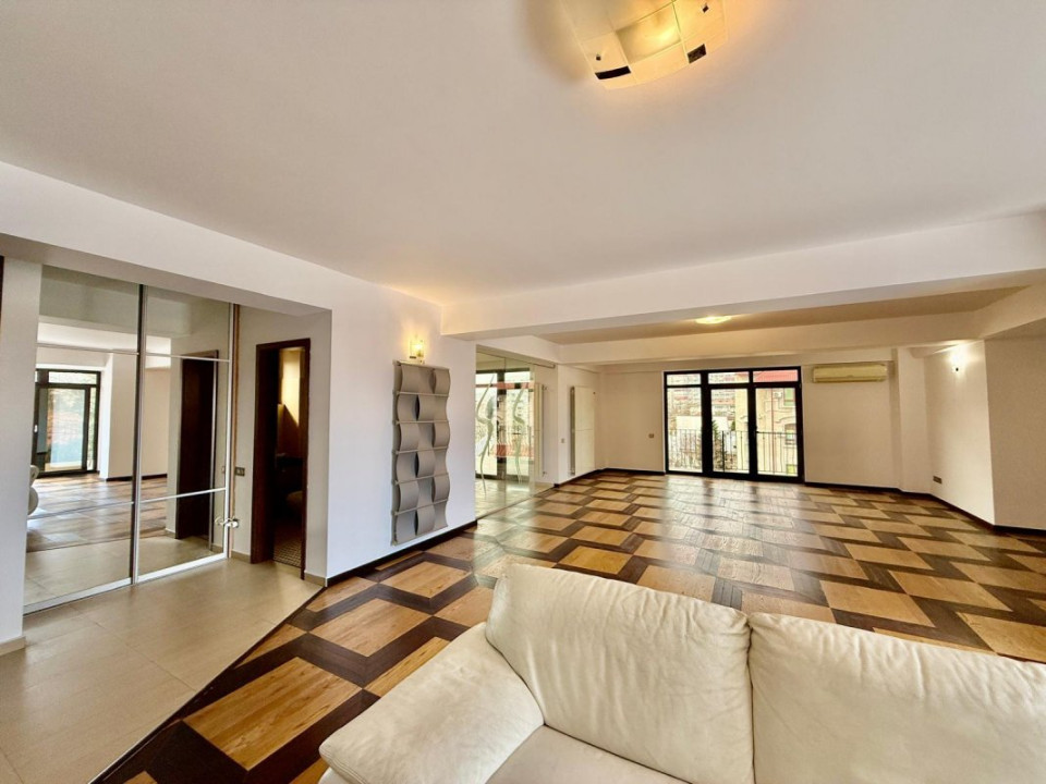 Penthouse Duplex cu vedere la Arcul de Triumf
