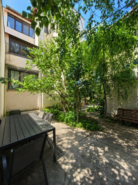 MAI mult decât un Apartament: 188 mp și CURTE în Domenii la 10 minute de Metrou
