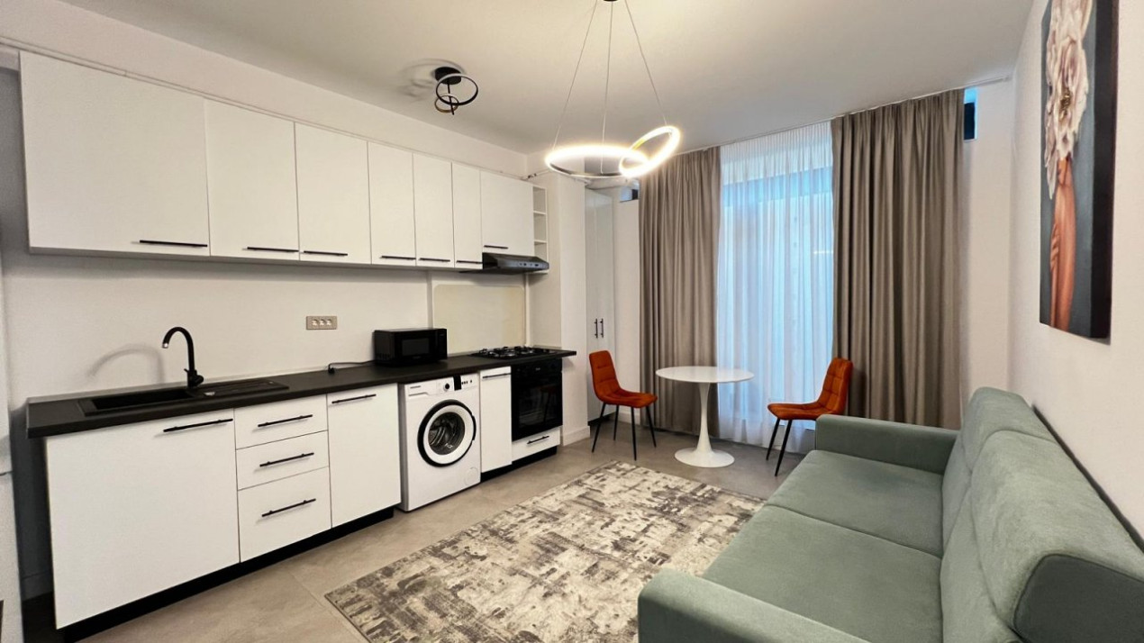 Apartament, mobilat, curte engleza, liber