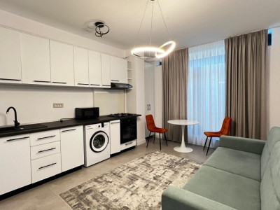 Apartament, mobilat, curte engleza, liber