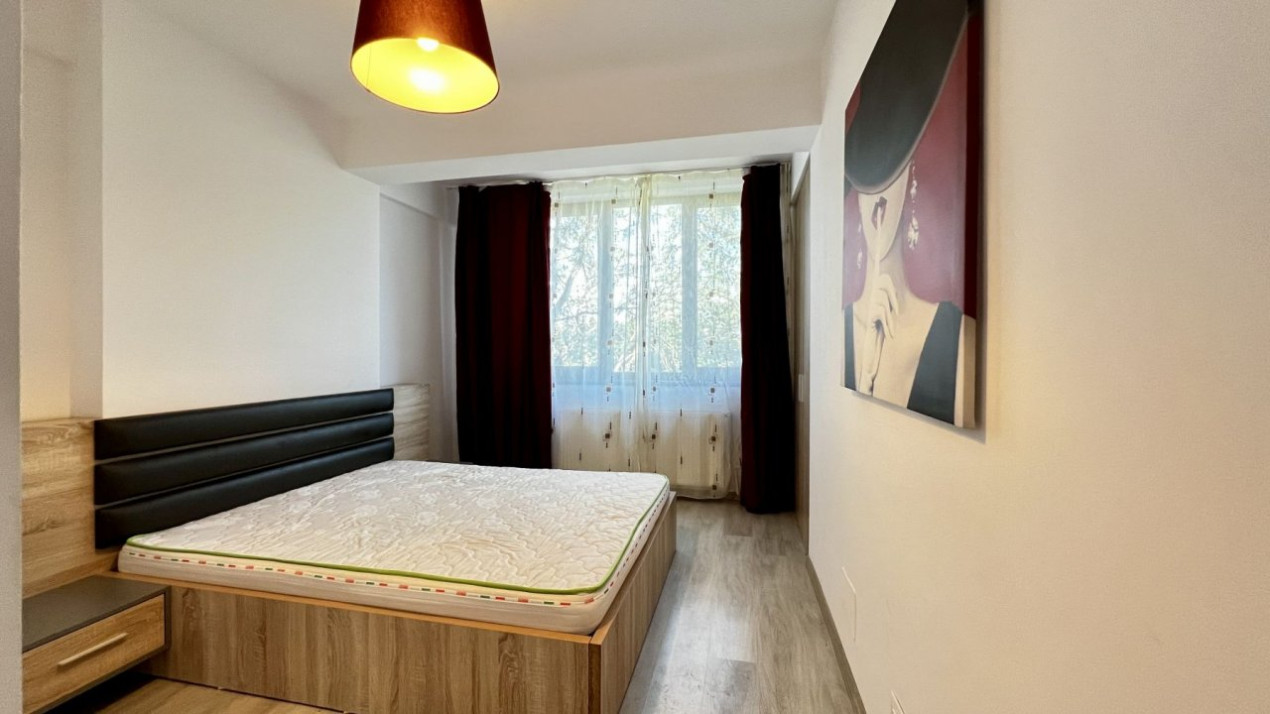 Pod Constanta - Mega Image, mobilat
