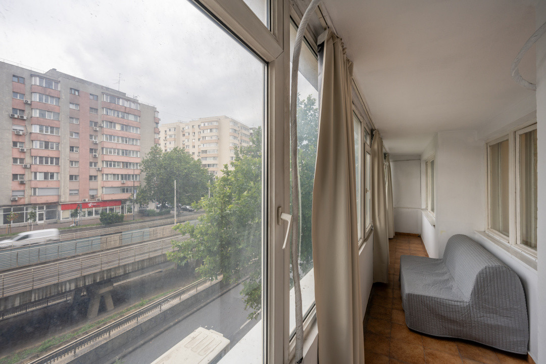 Metroul la doi pași. 2 camere și un balcon de 10 mp, fix la Obor