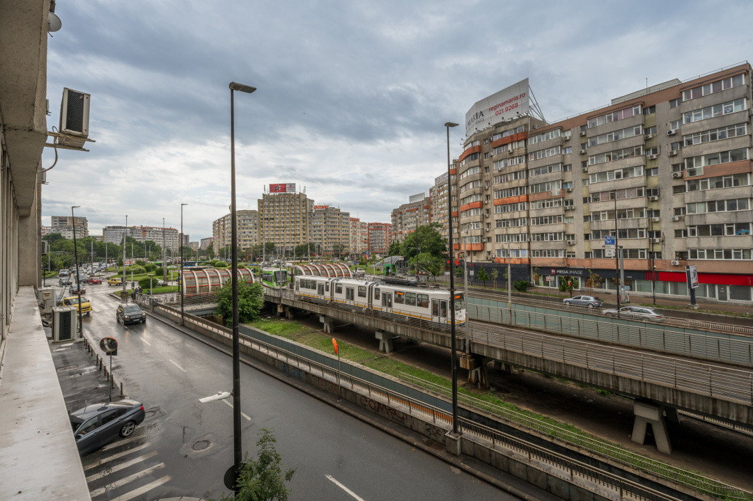 Metroul la doi pași. 2 camere și un balcon de 10 mp, fix la Obor