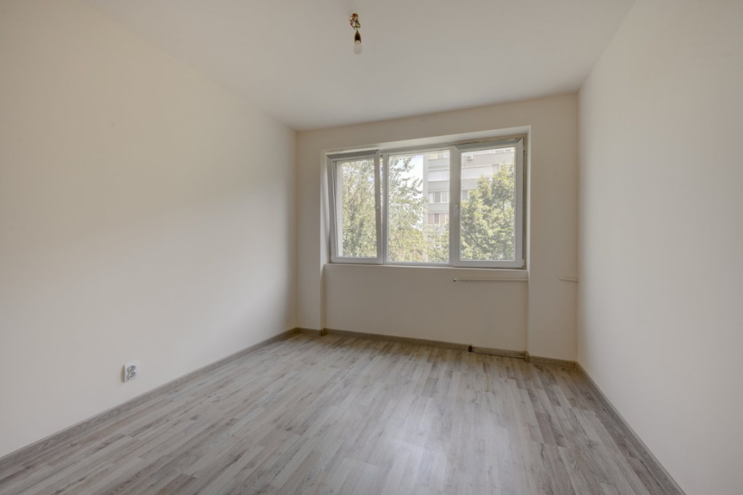 TITAN – BABA NOVAC, APARTAMENT 3 CAMERE 64 MP TOTAL, ETAJ 4 DIN 10, RENOVAT!