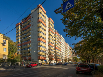 Apartament 4 camere, renovat, nemobilat | Lacul Tei 