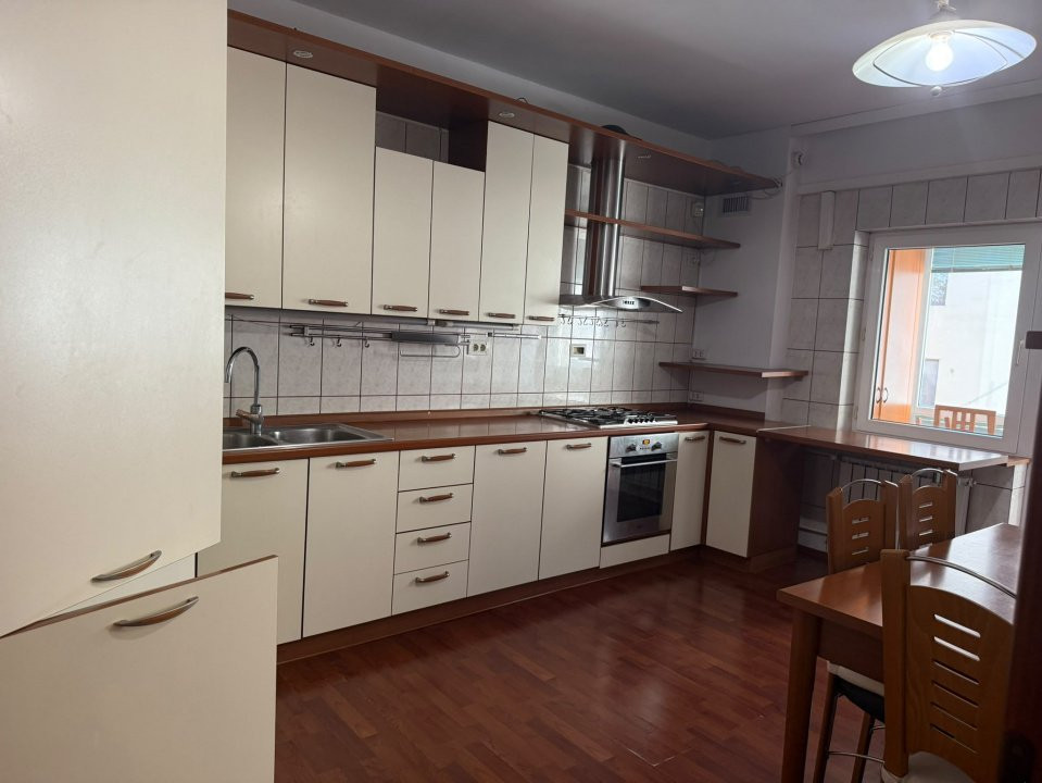 Apartament spatios 4 camere, mobilat partial, Aviatiei-Caramfil