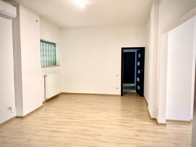 Inchiriere spatiu birou 4 camere Piata Romana