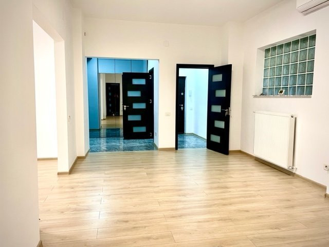 Inchiriere spatiu birou 4 camere Piata Romana