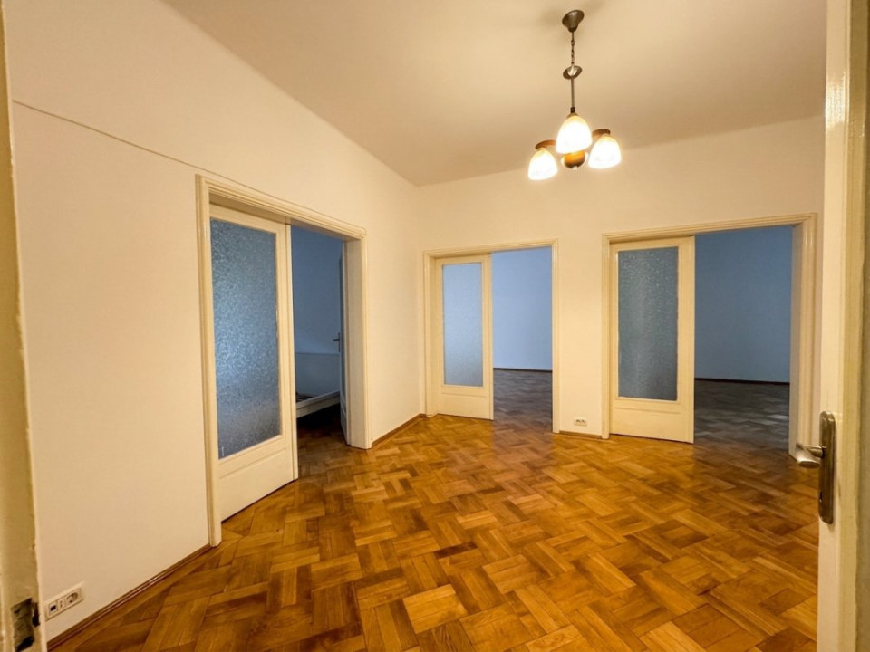 Apartament fermecator cu vedere in parcul Cismigiu