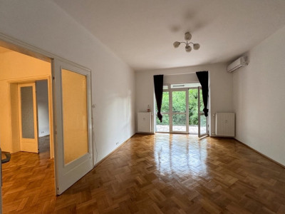 Apartament fermecator cu vedere in parcul Cismigiu