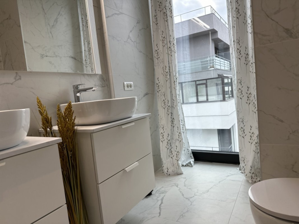 Penthouse de închiriat în WIN Herăstrău | 5 cam | Terasă panoramică | 2 locuri 
