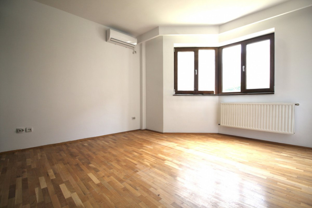 PRELUNGIREA GHENCEA-LIDL, APARTAMENT IN VILA 2010, CURTE 300 MP SI PARCARE!