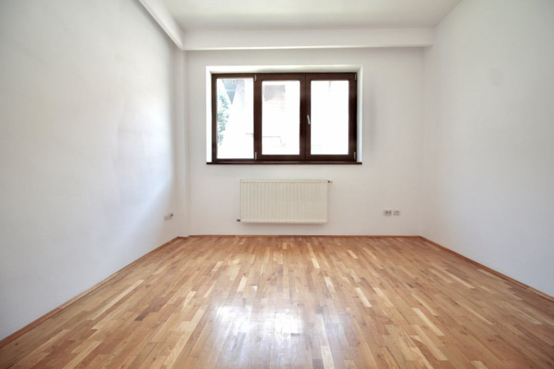 PRELUNGIREA GHENCEA-LIDL, APARTAMENT IN VILA 2010, CURTE 300 MP SI PARCARE!