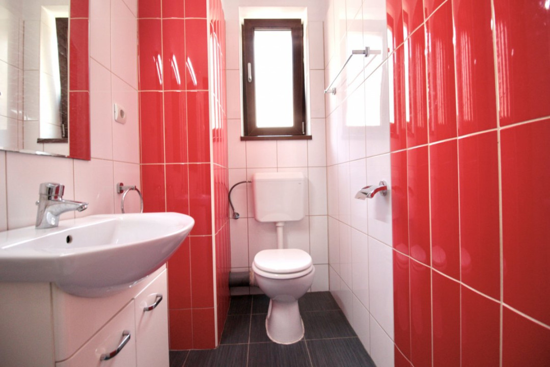 PRELUNGIREA GHENCEA-LIDL, APARTAMENT IN VILA 2010, CURTE 300 MP SI PARCARE!