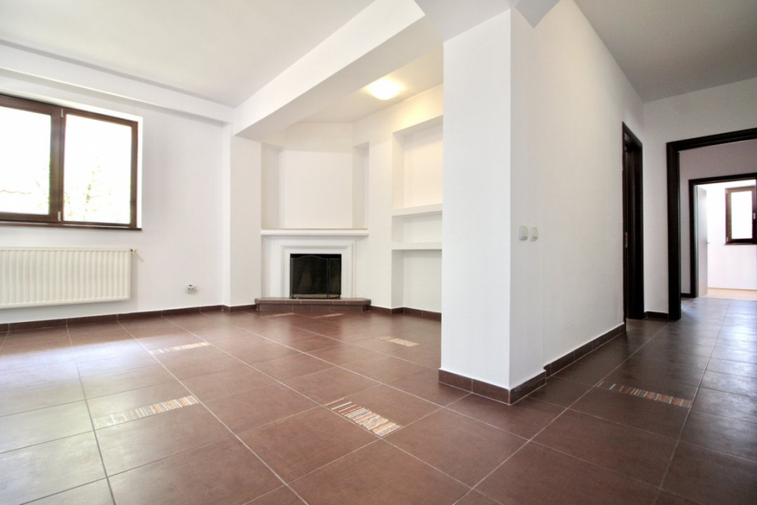 PRELUNGIREA GHENCEA-LIDL, APARTAMENT IN VILA 2010, CURTE 300 MP SI PARCARE!