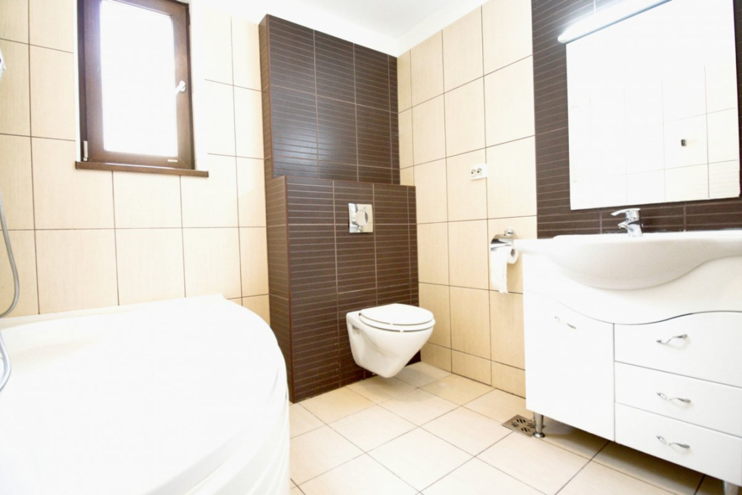 PRELUNGIREA GHENCEA-LIDL, APARTAMENT IN VILA 2010, CURTE 300 MP SI PARCARE!
