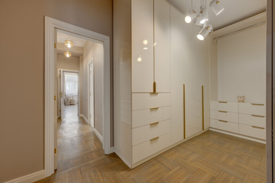 CAROL - EPISCOP CHESARIE, APARTAMENT 250 MP TOTAL, CURTE 250 MP!
