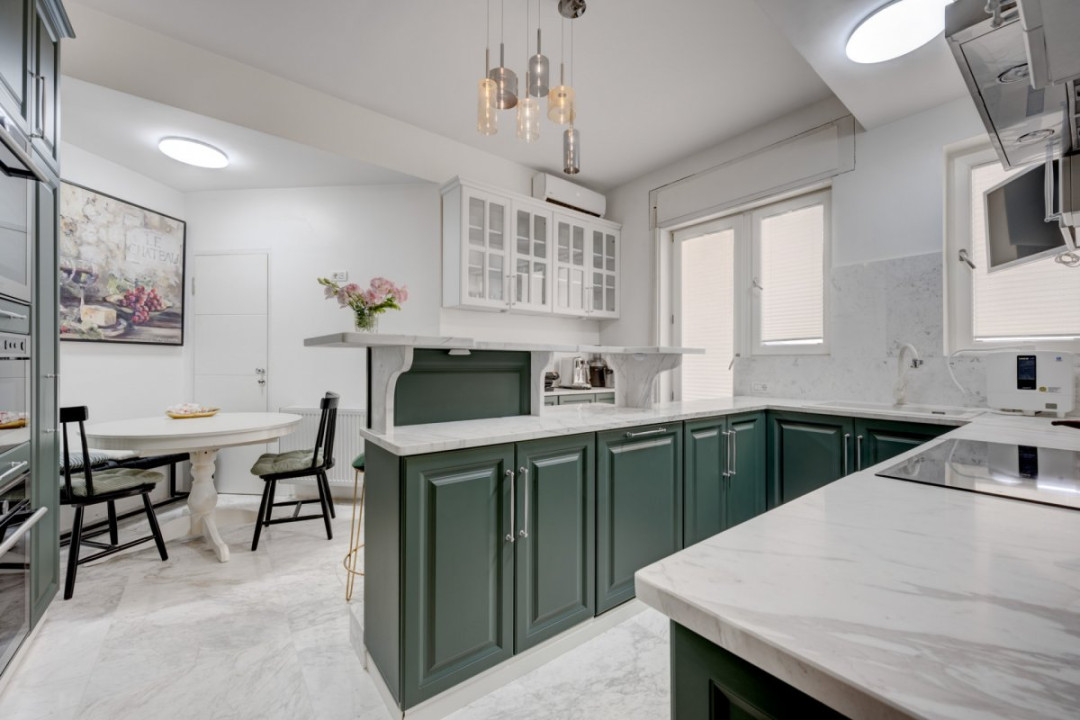 CAROL - EPISCOP CHESARIE, APARTAMENT 250 MP TOTAL, CURTE 250 MP!