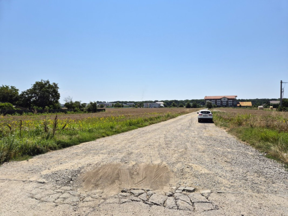 Teren de 785mp cu deschidere dublă 23/34m, strada principală Ciofliceni!