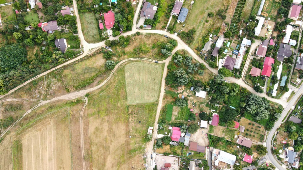 Teren intravilan la Teghes – pozitionare excelenta langa padure