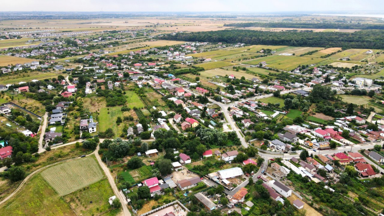 Teren intravilan la Teghes – pozitionare excelenta langa padure