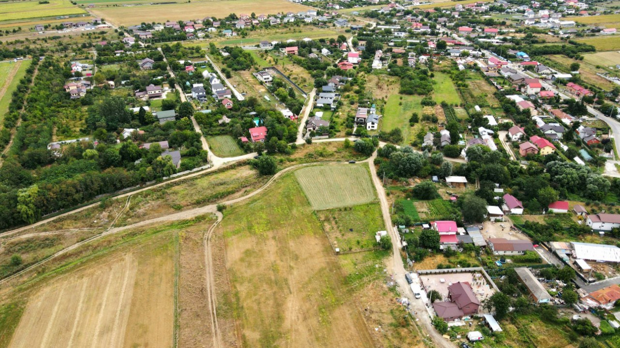 Teren intravilan la Teghes – pozitionare excelenta langa padure
