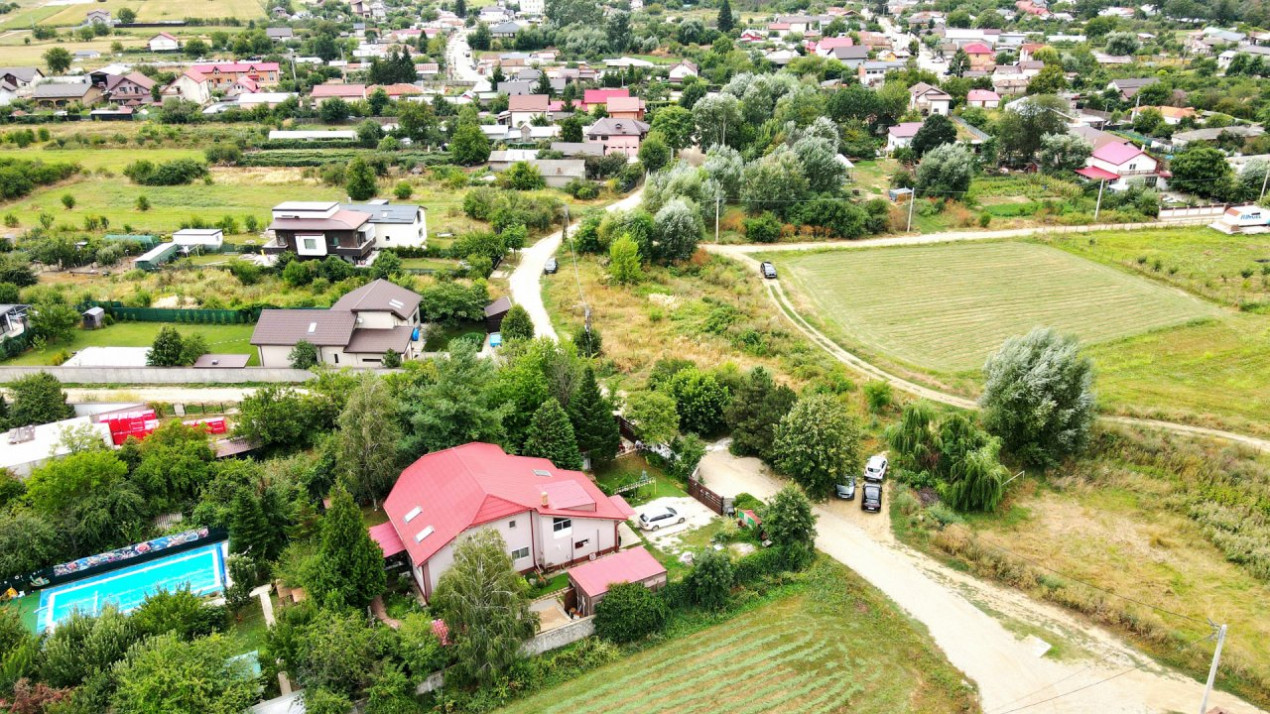 Teren intravilan la Teghes – pozitionare excelenta langa padure