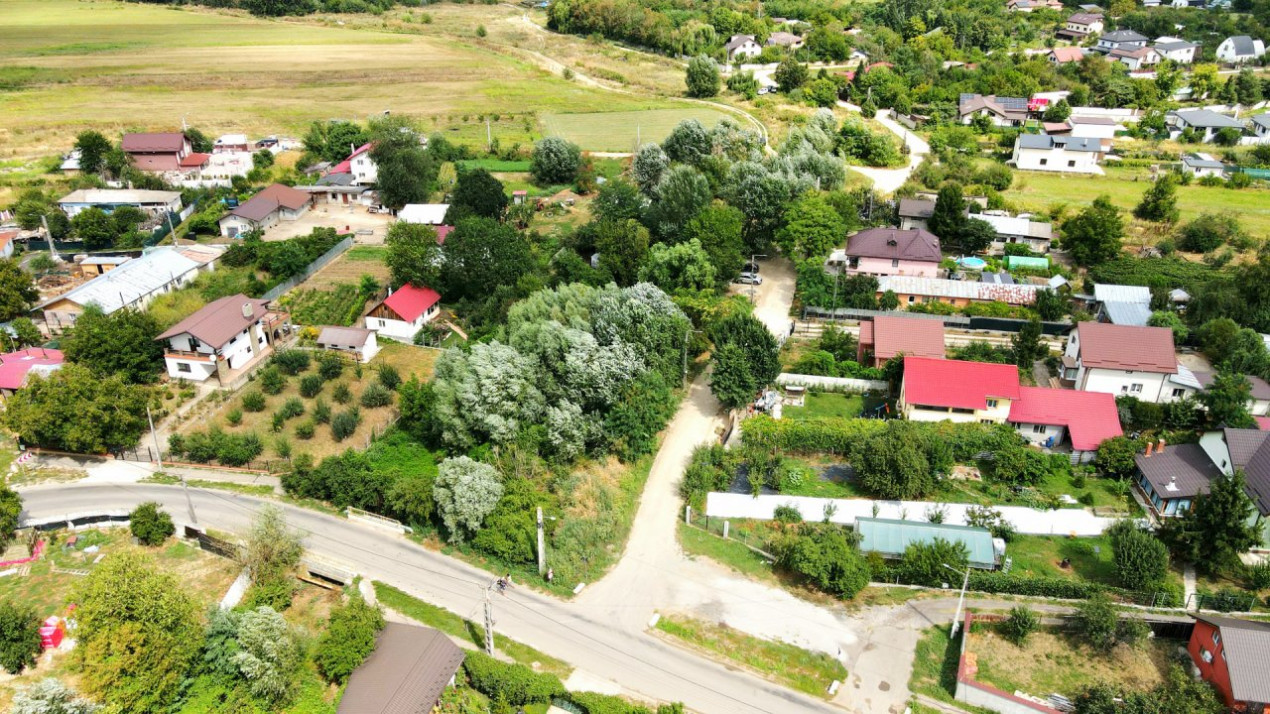 Teren intravilan la Teghes – pozitionare excelenta langa padure