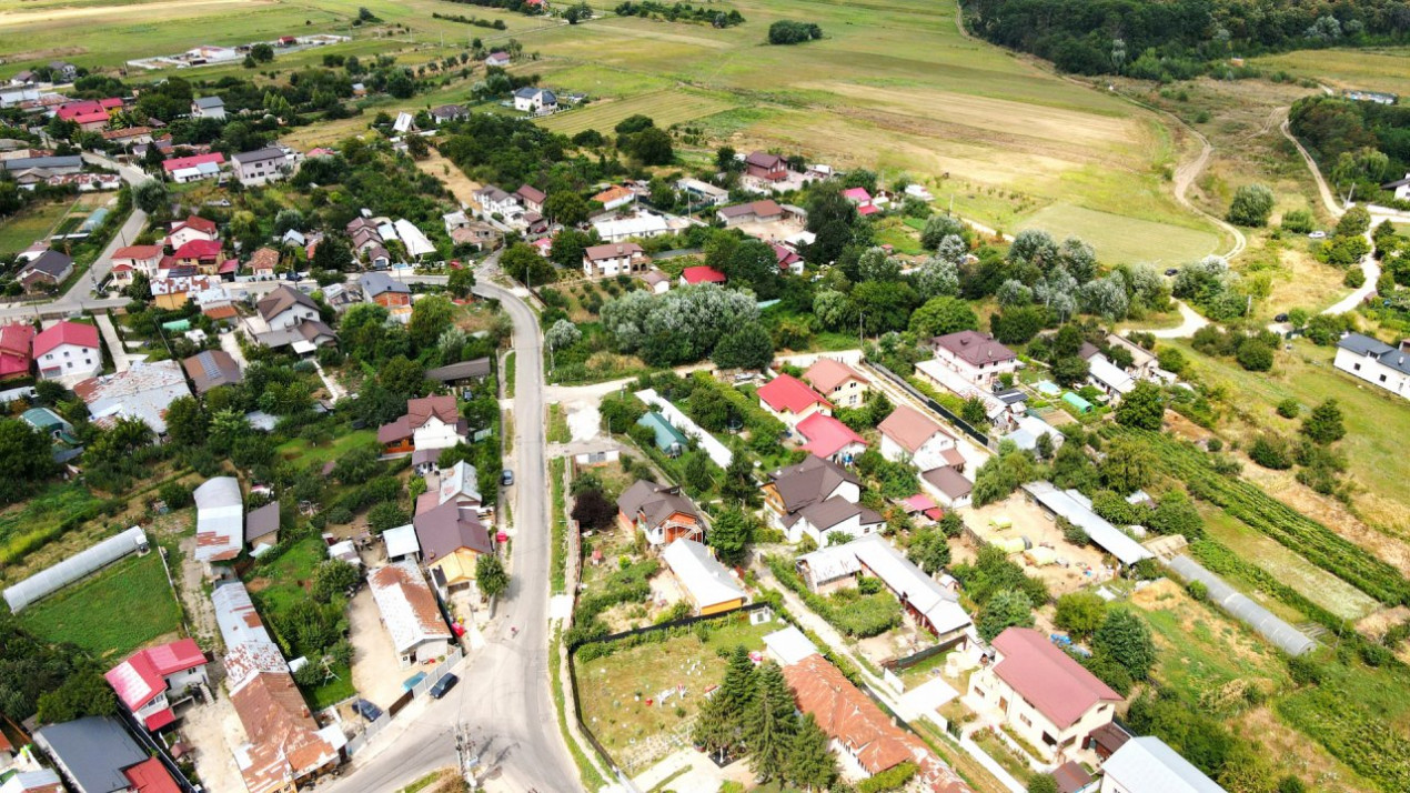Teren intravilan la Teghes – pozitionare excelenta langa padure