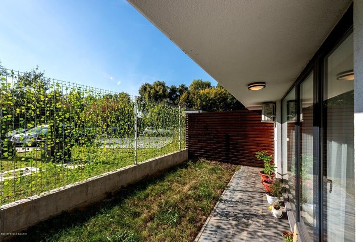 Garsoniera cu curte individuala in Poseidon Residence